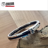 Bracelet menottes  Bracelet gourmette forme menotte en acier 316 L  Bijou élégant et original  Ce bracelet rigide se clipse en un seul geste comme une menotte , avec un fermoir charnière   Diamètre : 7 cm Largeur : 0.9 cm  Couleur : Argent et Noire ✔ Les frais de port sont offerts pour la France métropolitaine  ✔ Article expédié sous 24 heures, réception sous 2 à 3 jours