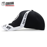 Casquette américaine NY Casquette de très bonne qualité pour les styles décontractés.  Cette casquette américaine saura séduire par son aspect.  Article: Casquette Snapback Genre: Unisex Type de motif: Lettre Style: Vintage Matière: Coton Couleur: Bleu  Réglage: par Scratch Taille de la casquette : 53-62 cm de circonférence  ✔ Les frais de port sont offerts pour la France métropolitaine  ✔ Article expédié sous 24 heures, réception sous 2 à 3 jours