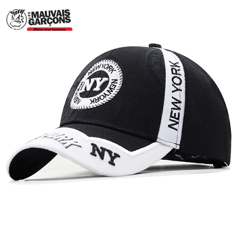 Casquette américaine NY Casquette de très bonne qualité pour les styles décontractés.  Cette casquette américaine saura séduire par son aspect.  Article: Casquette Snapback Genre: Unisex Type de motif: Lettre Style: Vintage Matière: Coton Couleur: Bleu  Réglage: par Scratch Taille de la casquette : 53-62 cm de circonférence  ✔ Les frais de port sont offerts pour la France métropolitaine  ✔ Article expédié sous 24 heures, réception sous 2 à 3 jours