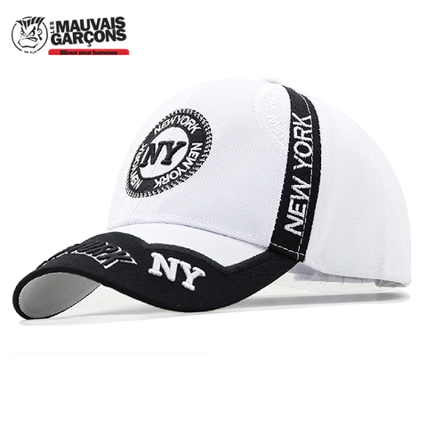 Casquette américaine NY Casquette de très bonne qualité pour les styles décontractés.  Cette casquette américaine saura séduire par son aspect.  Article: Casquette Snapback Genre: Unisex Type de motif: Lettre Style: Vintage Matière: Coton Réglage: par Scratch Taille de la casquette : 53-62 cm de circonférence  ✔ Les frais de port sont offerts pour la France métropolitaine  ✔ Article expédié sous 24 heures, réception sous 2 à 3 jours
