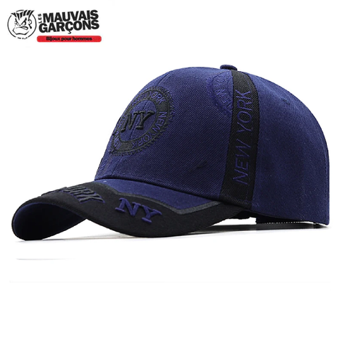 Casquette américaine NY Casquette de très bonne qualité pour les styles décontractés.  Cette casquette américaine saura séduire par son aspect.  Article: Casquette Snapback Genre: Unisex Type de motif: Lettre Style: Vintage Matière: Coton Réglage: par Scratch Taille de la casquette : 53-62 cm de circonférence  ✔ Les frais de port sont offerts pour la France métropolitaine  ✔ Article expédié sous 24 heures, réception sous 2 à 3 jours
