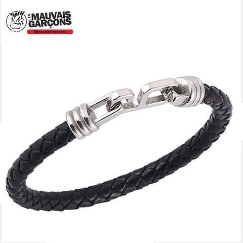 Bracelet homme élégant et vintage en cuir et d'un segment en acier 316 L qui accentue parfaitement le style du bracelet .   Longueur : 21 cm Largeur : 1.5 cm Fermoir à crochet aimanté  Matière : Cuir ✔ Les frais de port sont offerts pour la France métropolitaine  ✔ Article expédié sous 24 heures, réception sous 2 à 3 jours