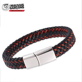 Bracelet homme élégant et vintage en cuir et d'un segment en acier 316 L qui accentue parfaitement le style du bracelet .   Longueur : 21 cm Largeur : 1.5 cm Fermoir à crochet aimanté  Matière : Cuir ✔ Les frais de port sont offerts pour la France métropolitaine  ✔ Article expédié sous 24 heures, réception sous 2 à 3 jours