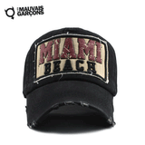Casquette de baseball Vintage Miami, Portez cette casquette de Baseball au look vintage, un design décontracté et cool . Grand écusson brodé sur sa visière .