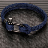 Bracelet homme élégant et vintage en cuir et d'un segment en acier 316 L qui accentue parfaitement le style du bracelet .  