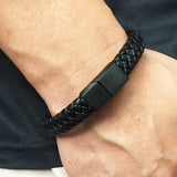 Bracelet homme élégant et vintage en cuir et d'un segment en acier 316 L qui accentue parfaitement le style du bracelet .